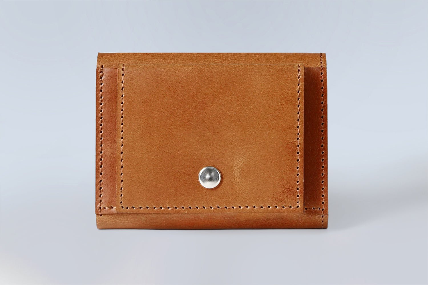 MC-keywallet。蔵前の革職人が製作した国産牛革のキーケース一体型ミニ財布。ブラウン。表面のイメージ。