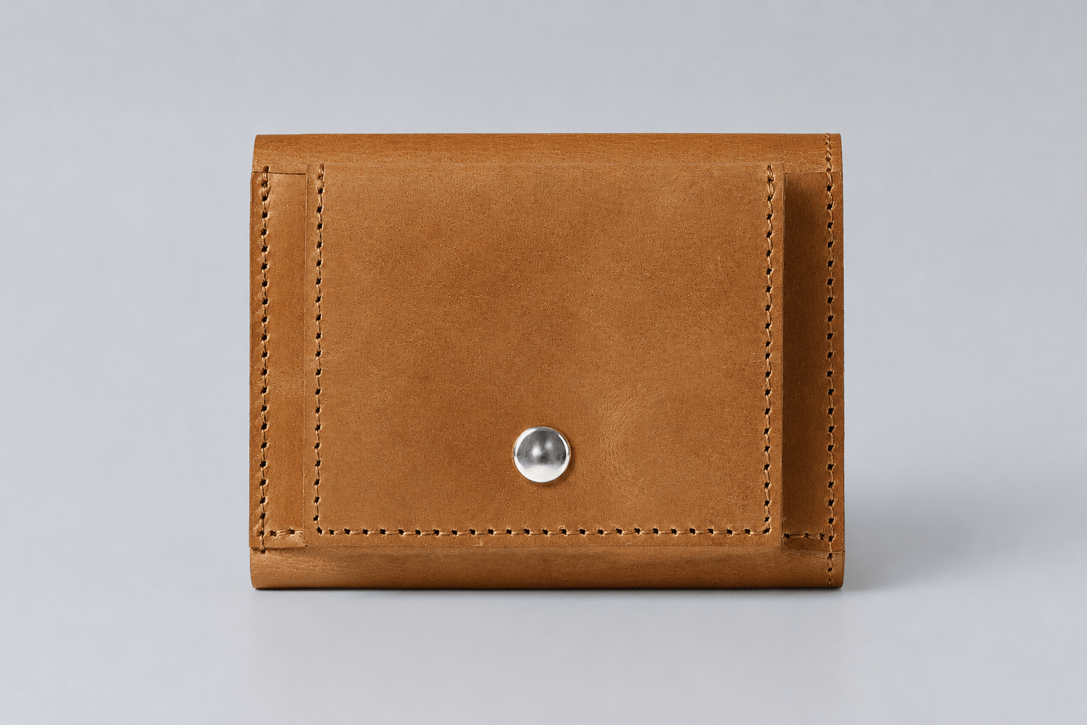 MC-keywallet。蔵前の革職人が製作した国産牛革のキーケース一体型ミニ財布。ブラウン。表面のイメージ。