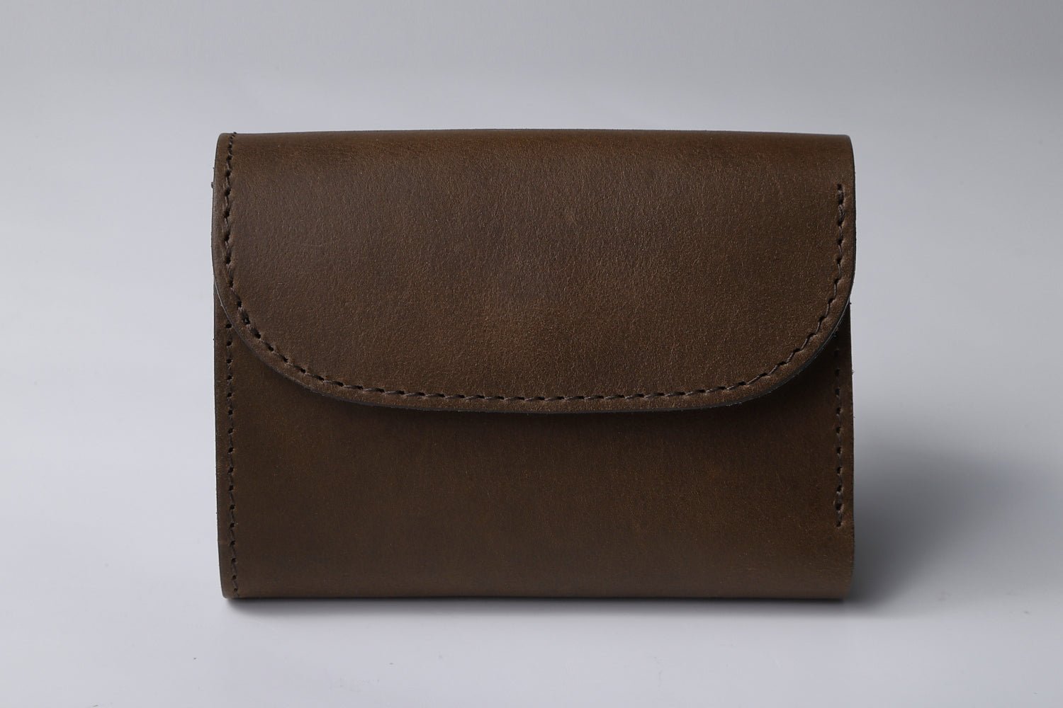 MC-keywallet。蔵前の革職人が製作した国産牛革のキーケース一体型ミニ財布。ダークブラウン。裏面のイメージ。