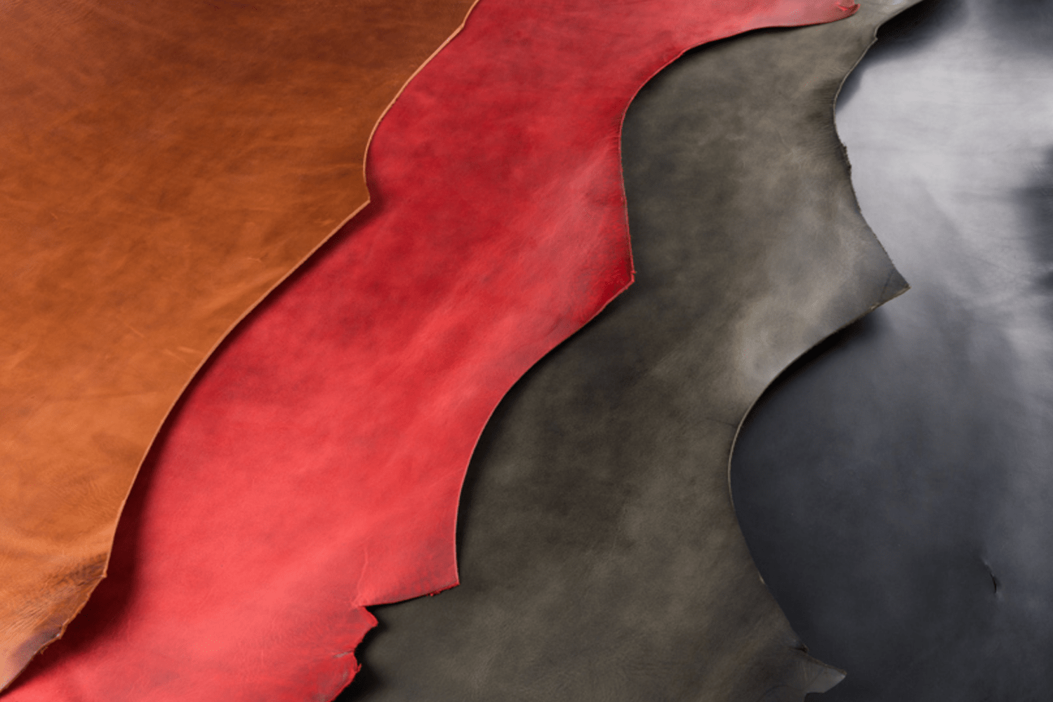 MC-keywallet。蔵前の革職人が製作した国産牛革のキーケース一体型ミニ財布。財布に使用しているレザーの拡大イメージ。