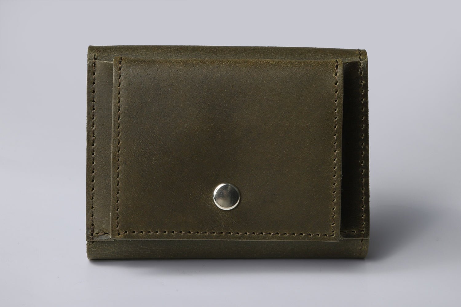 MC-keywallet。蔵前の革職人が製作した国産牛革のキーケース一体型ミニ財布。オリーブ。表面のイメージ。