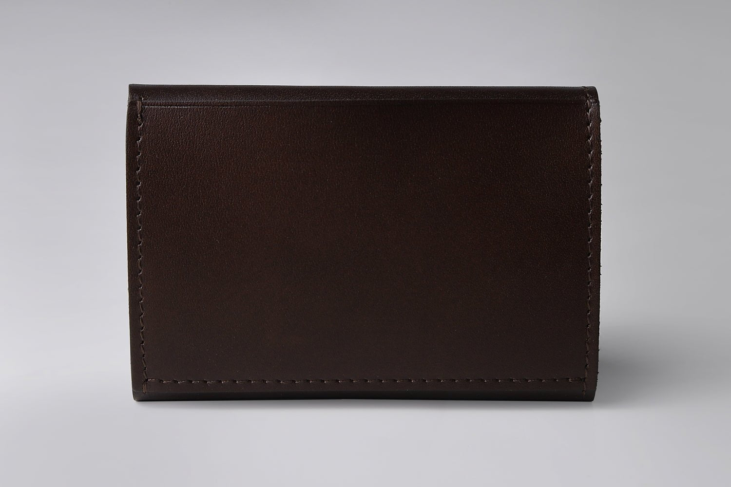MC-miniwallet。蔵前の革職人が製作した国産牛革のミニ財布。ダークブラウン。裏面のイメージ。