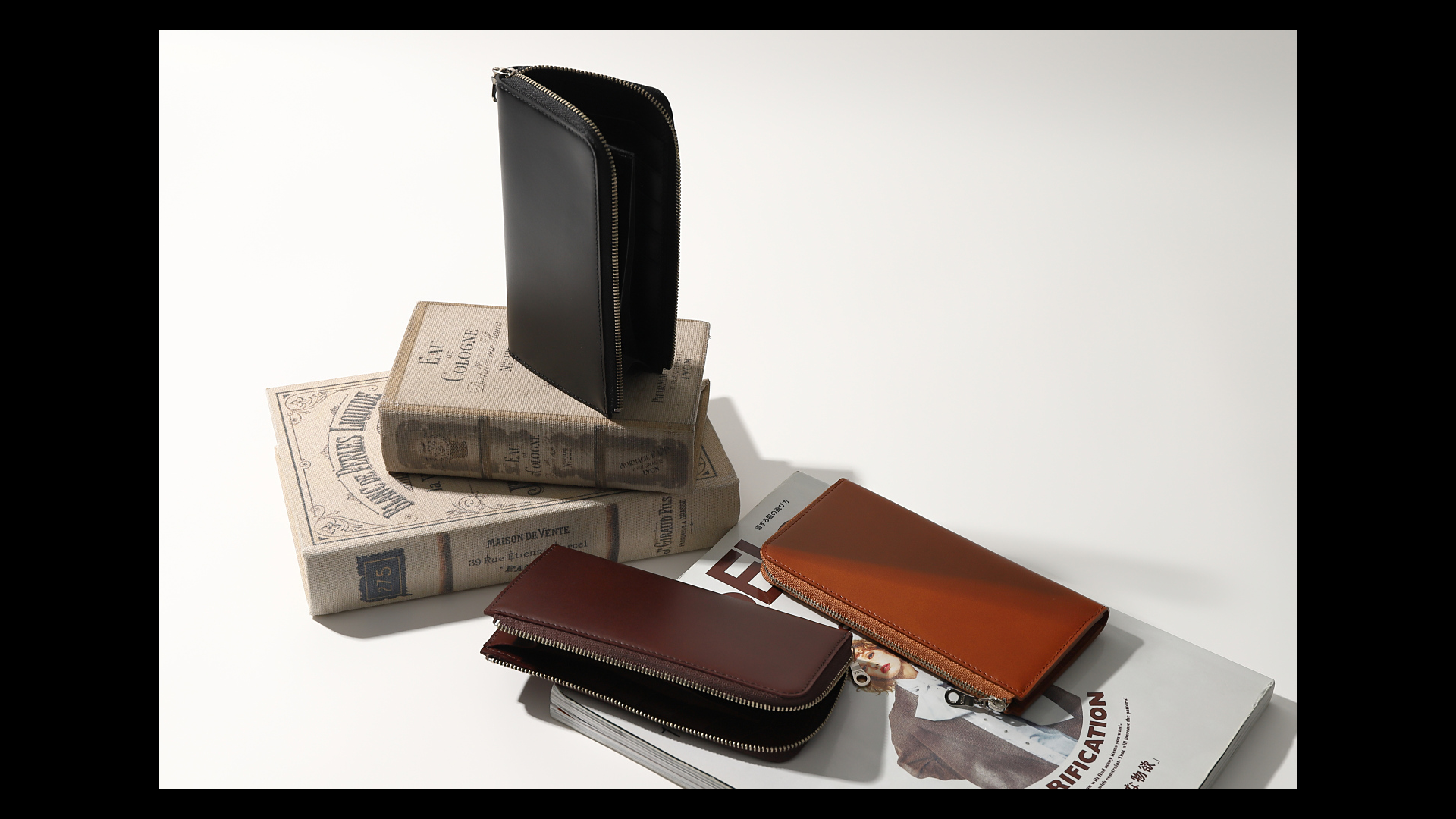 MC-longwallet。蔵前の革職人が製作した国産牛革のL字ファスナーミニマル長財布。使用方法の動画のサムネイル。