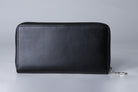 MC-longwallet2。蔵前の革職人が製作した国産牛革のラウンドファスナーミニマル長財布。ブラック。正面のイメージ。