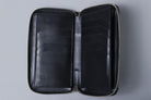 MC-longwallet2。蔵前の革職人が製作した国産牛革のラウンドファスナーミニマル長財布。ブラック。開いたイメージ。