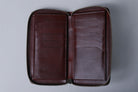 MC-longwallet2。蔵前の革職人が製作した国産牛革のラウンドファスナーミニマル長財布。バーガンディ。開いたイメージ。