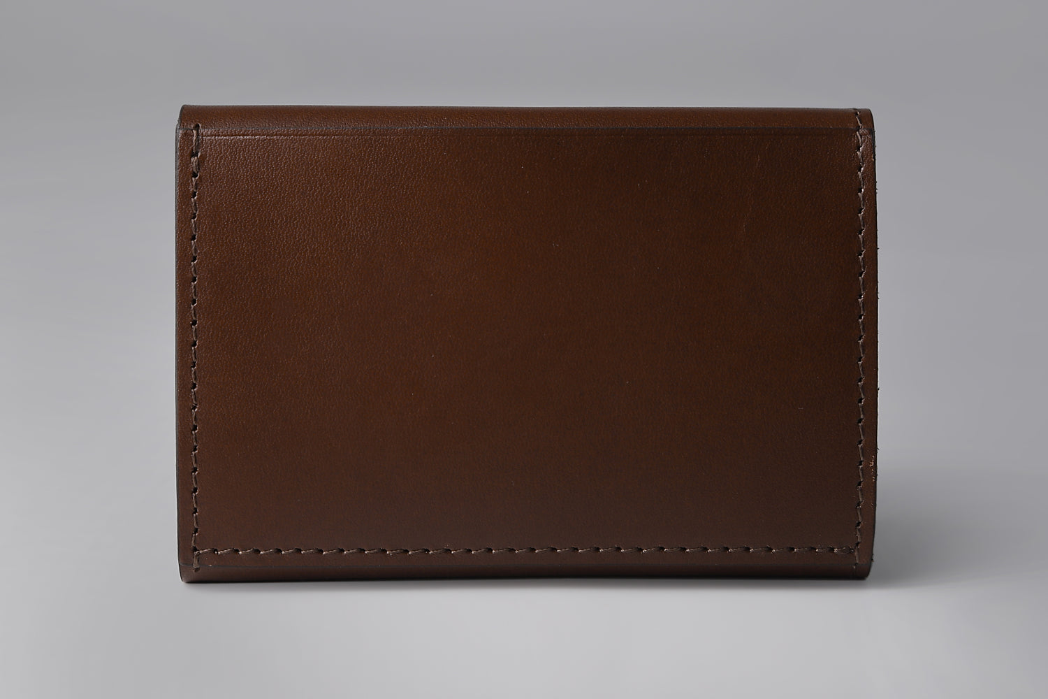 MC-miniwallet。蔵前の革職人が製作した国産牛革のミニ財布。ブラウン。裏面のイメージ。