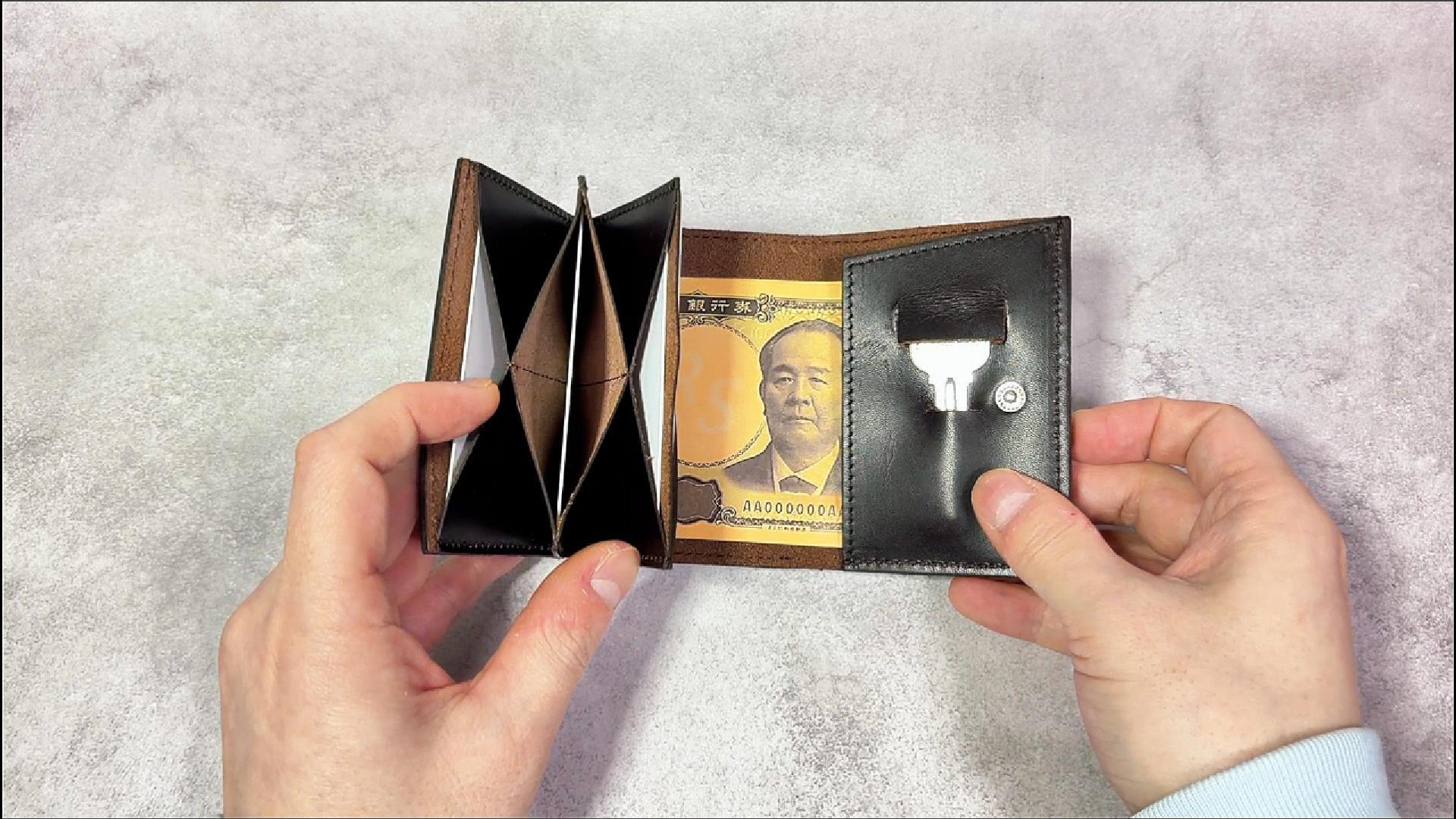 蔵前の革職人が製作した国産牛革のコンパクト財布。使用方法の動画のサムネイル。