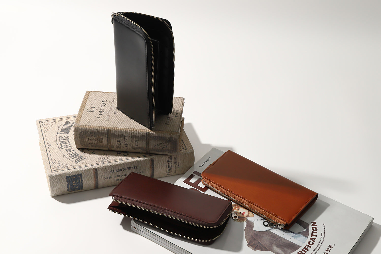 MC-longwallet。蔵前の革職人が製作した国産牛革のL字ファスナーミニマル長財布。使用方法の動画。